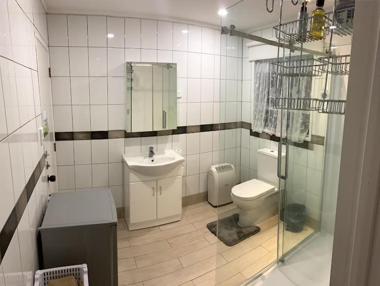 Self Contained En-Suite Private Bathroom, Private Entrance, Close To Shops & Hospital Homestay Hamilton Zewnętrze zdjęcie